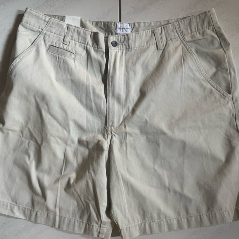 Calvin Klein Jeans Cotton Flat Front Shorts. NWT. Size: 40
